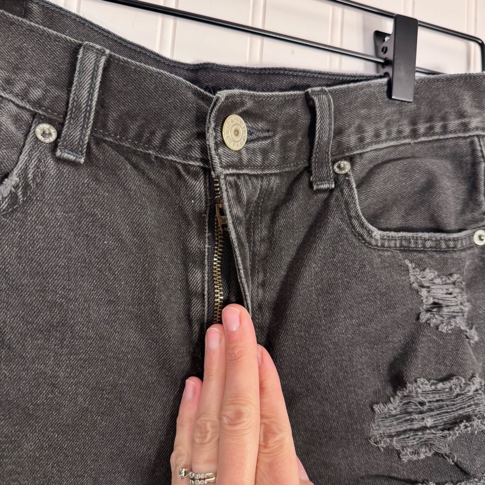 American Eagle Black Distressed Denim Cuffed Shorts Women’s Size 2 - Picture 4 of 11